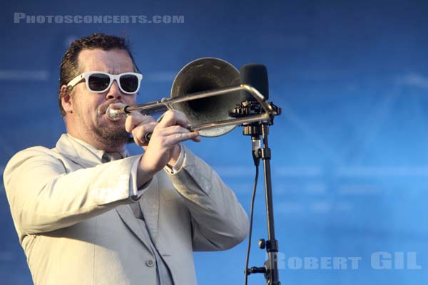 FAT FREDDY'S DROP - 2010-08-29 - SAINT CLOUD - Domaine National - Scene de la Cascade - 